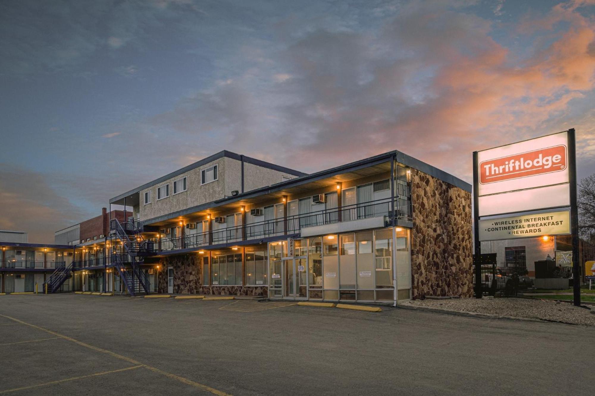 Thriftlodge By Wyndham Regina North エクステリア 写真